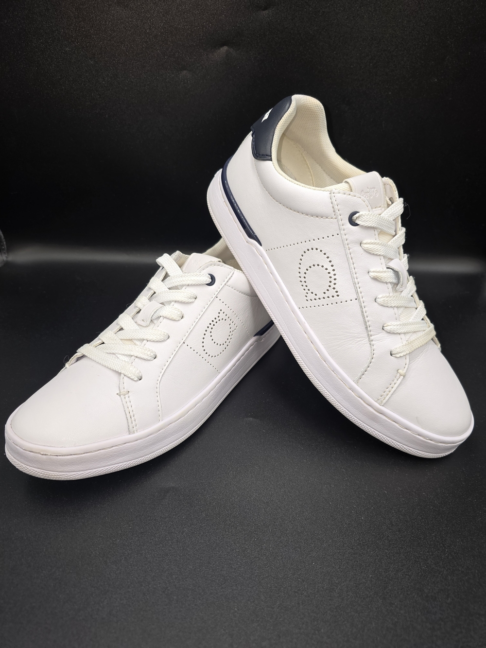COACH G5040 Low Top Sneaker Women's size 7.5B White Leather Dark Navy Accents **